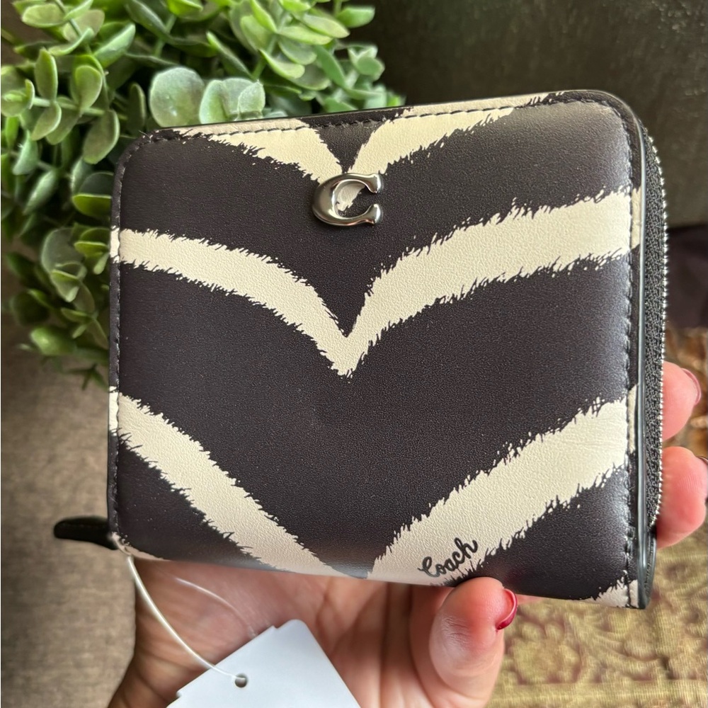 SOLD⛔️Authentic COACH 1941 smooth calf leather zip/snap wallet